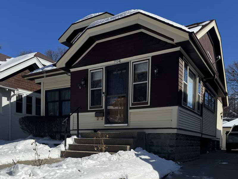 Milwaukee house before composite deck project